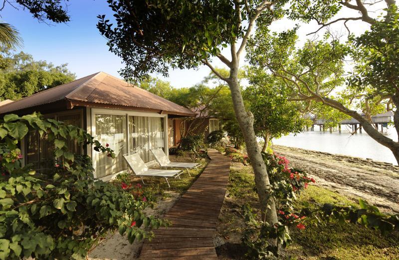 נומיאה Escapade Island Resort מראה חיצוני תמונה